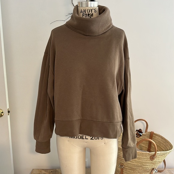 Large turtleneck sweatshirt - Picture 2 of 4